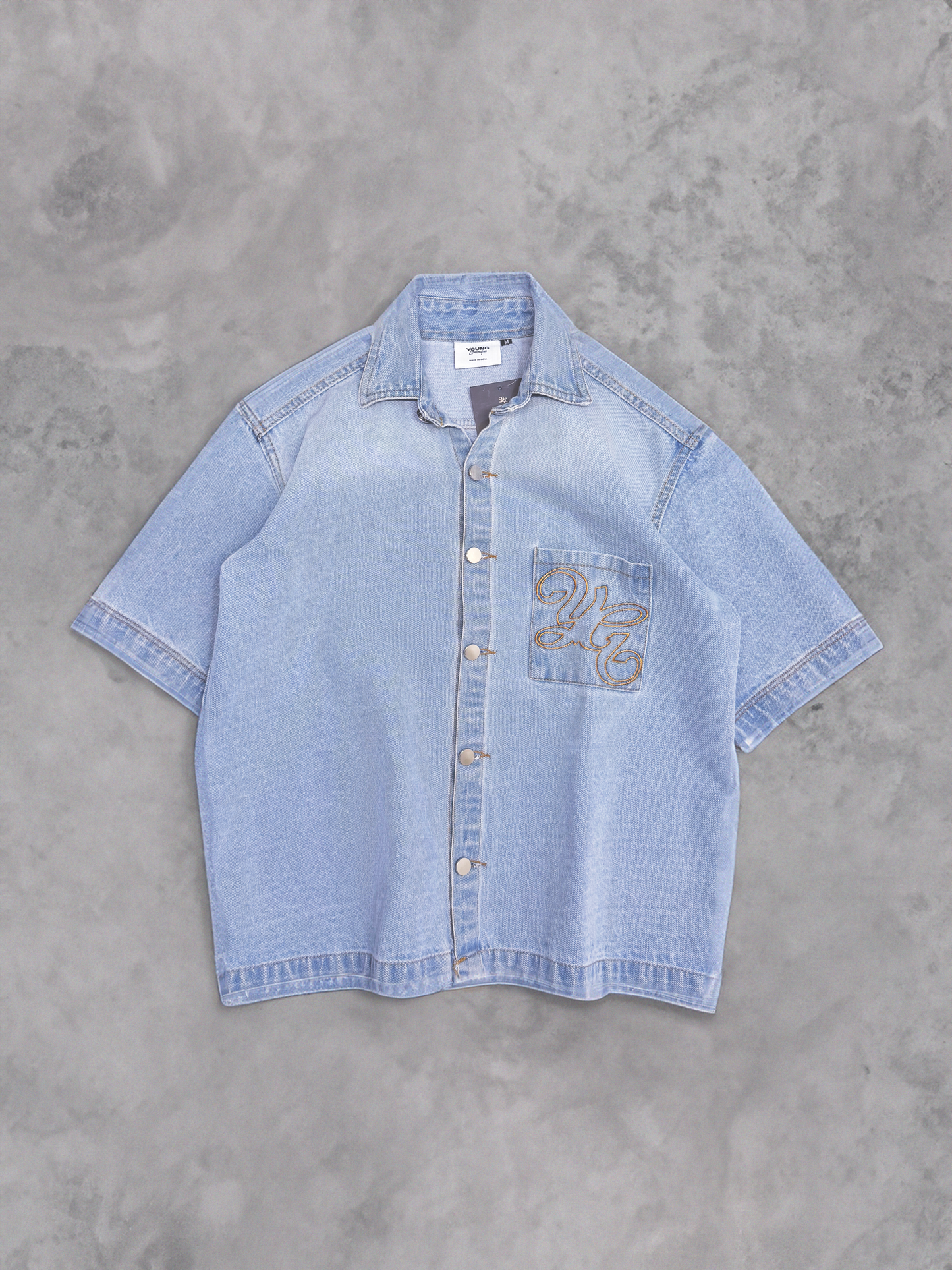 SHORT-SLEEVED DENIM SHIRT