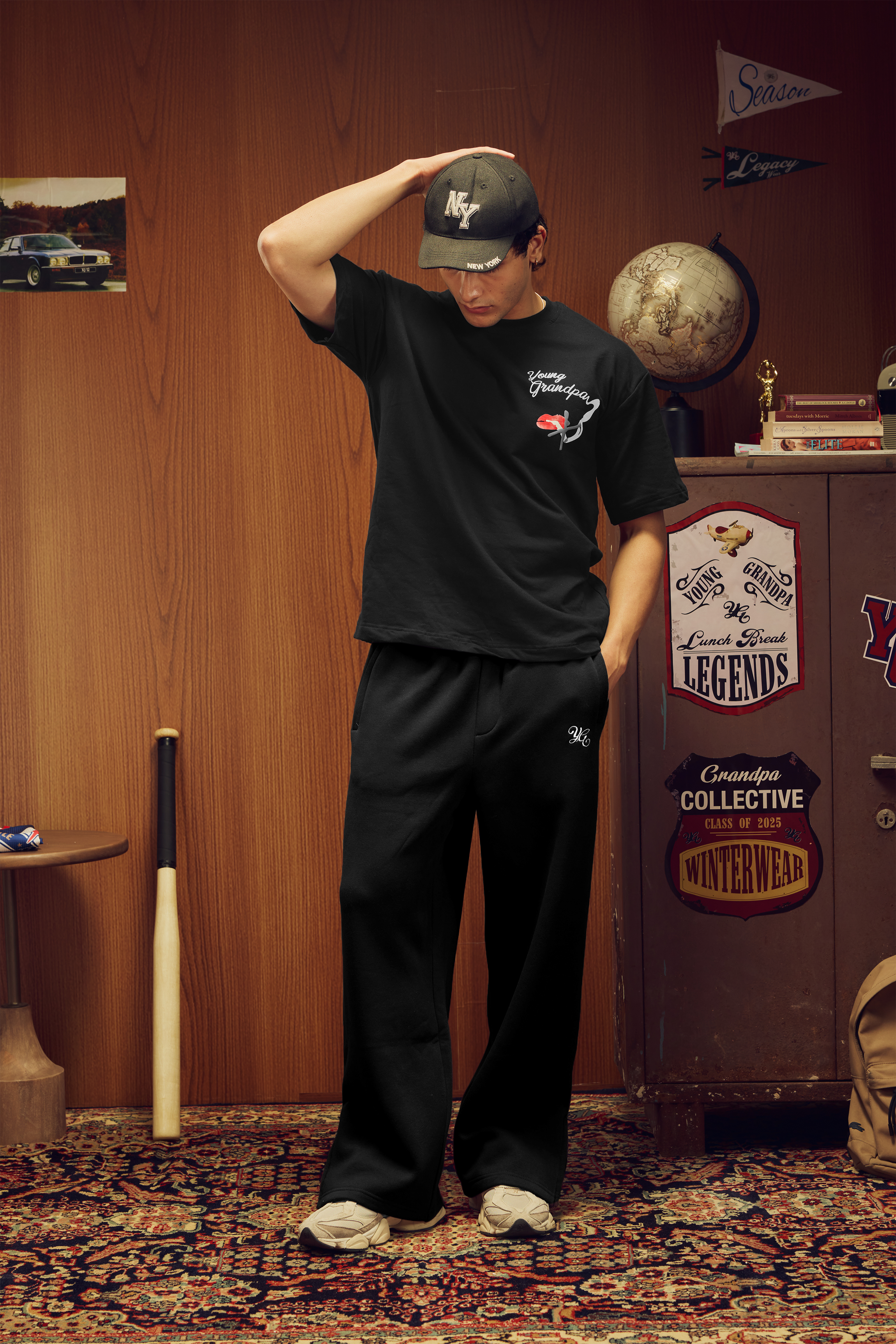 FLARED SWEATPANTS - BLACK