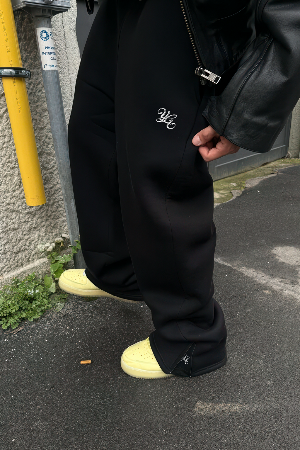 FLARED SWEATPANTS - BLACK