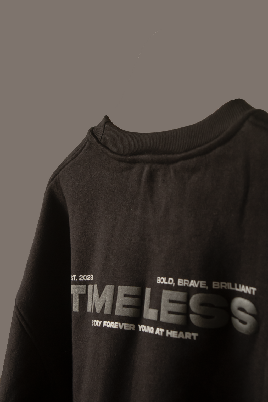 BLACK SWEATSHIRT