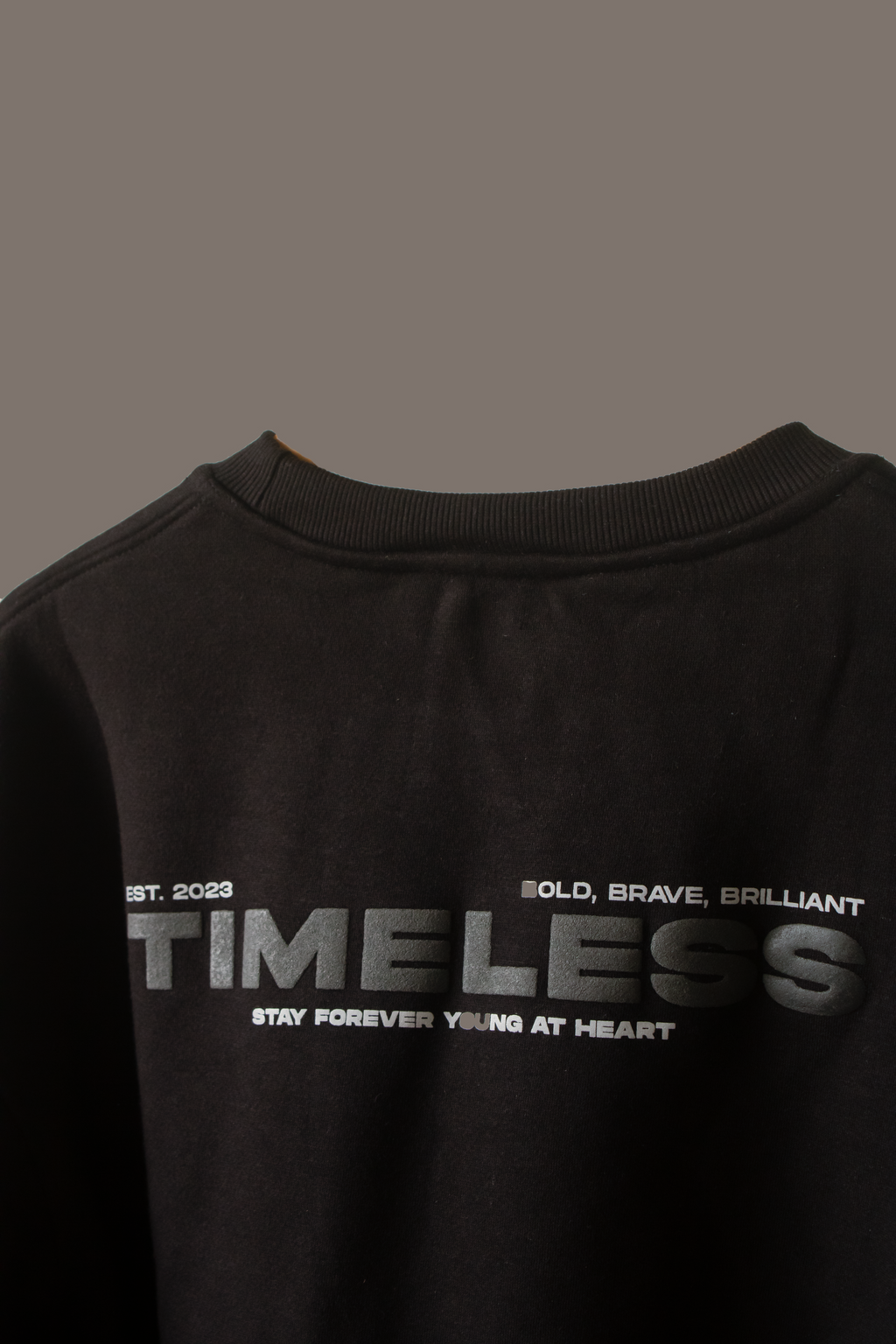 BLACK SWEATSHIRT