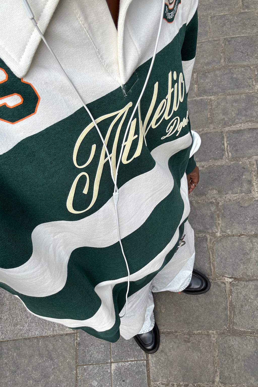 ATHLETIC STRIPED SWEATSHIRT