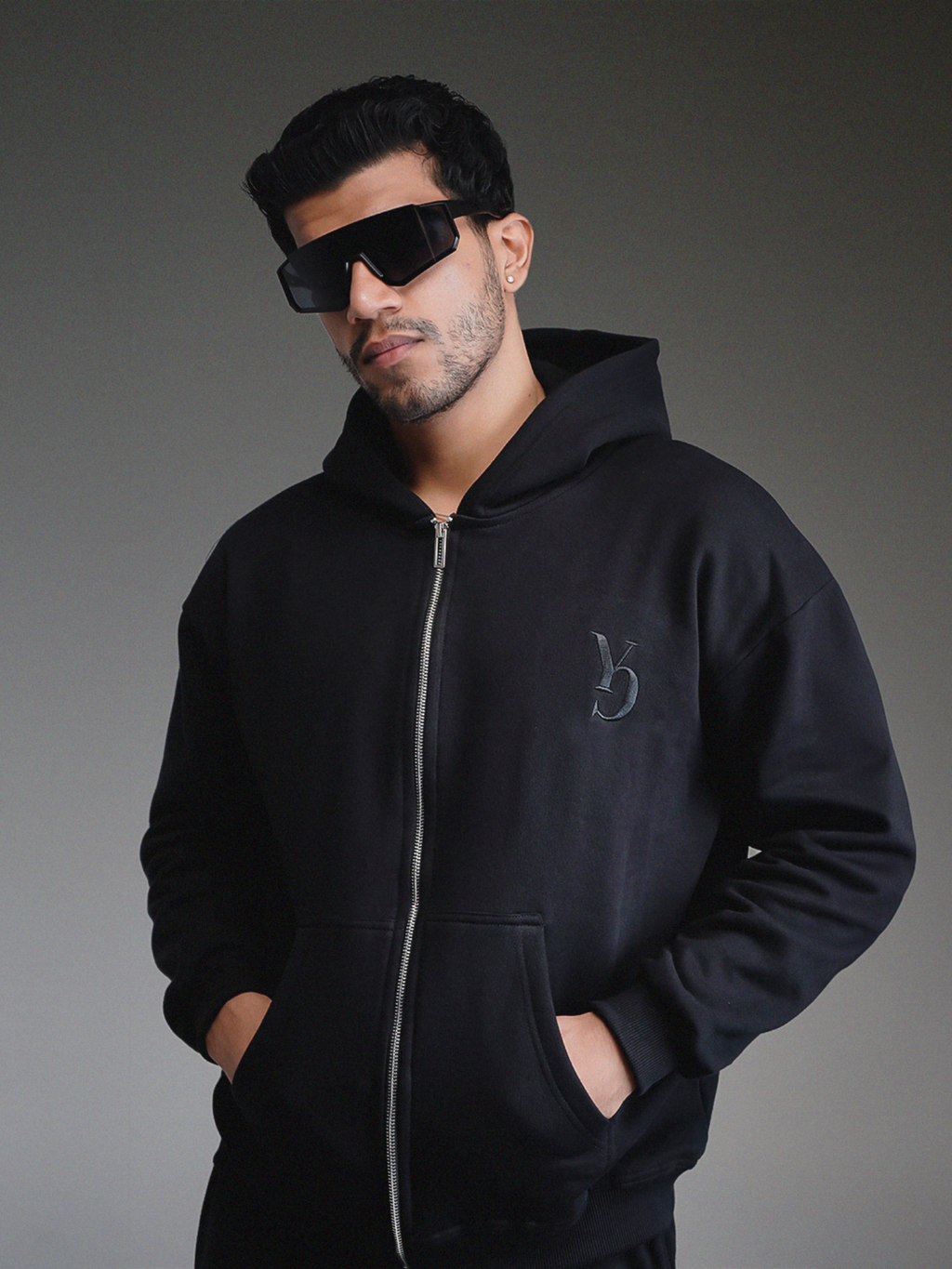 ZIPPER HOODIE - BLACK