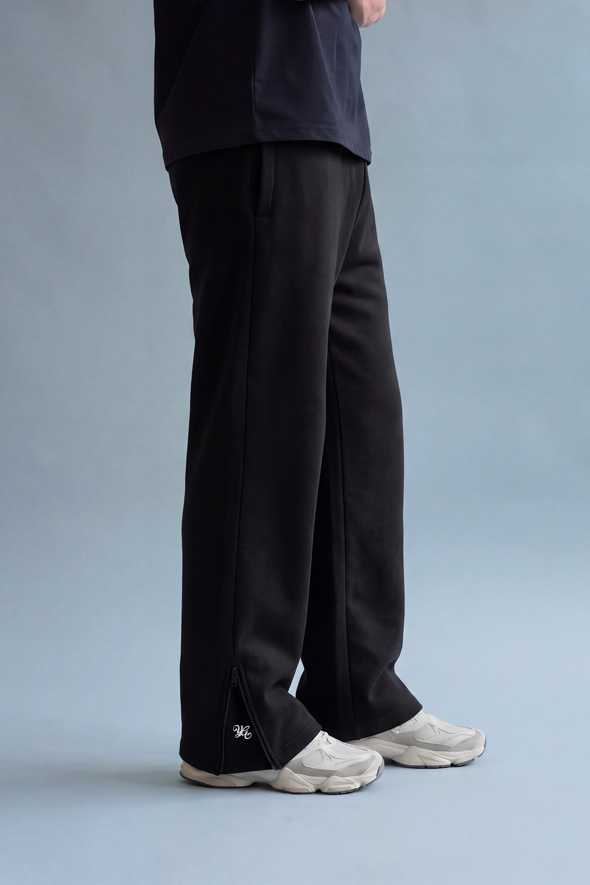 FLARED SWEATPANTS - BLACK