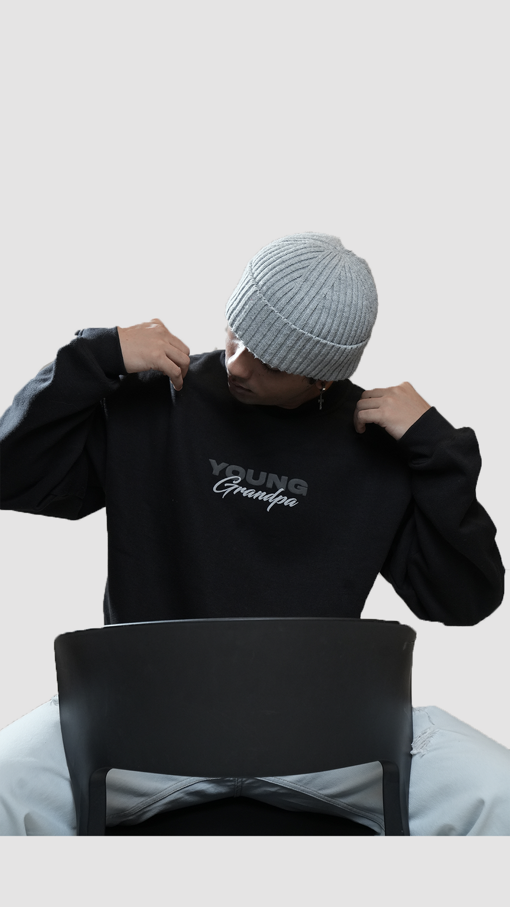 BLACK SWEATSHIRT