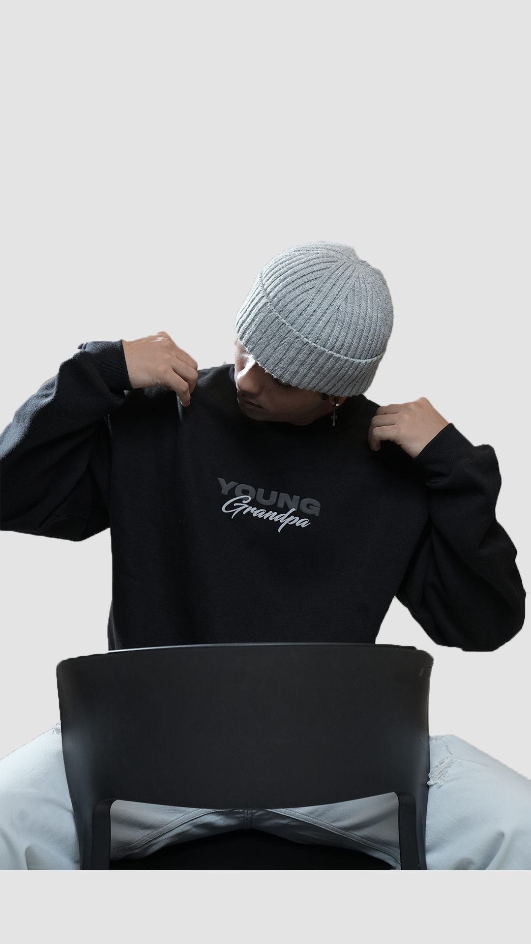 BLACK SWEATSHIRT
